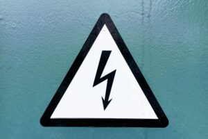 Strom-Schild